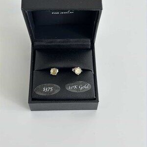 Topaz (5/8 ct. t.w.) Stud Earrings in 14K White Gold
